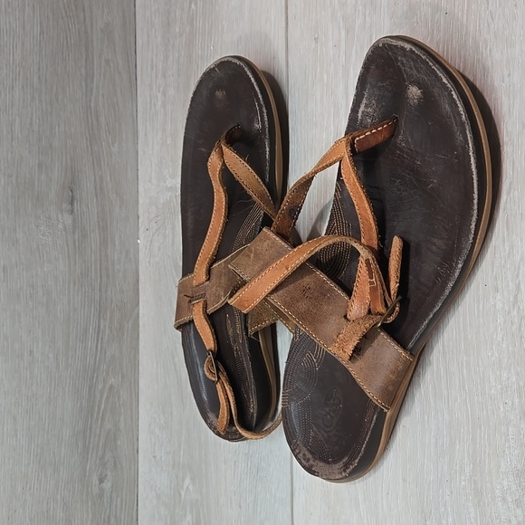 Chaco Women Bronze Thong Leather Sandals Flats shoes sz 7 - Picture 1 of 13